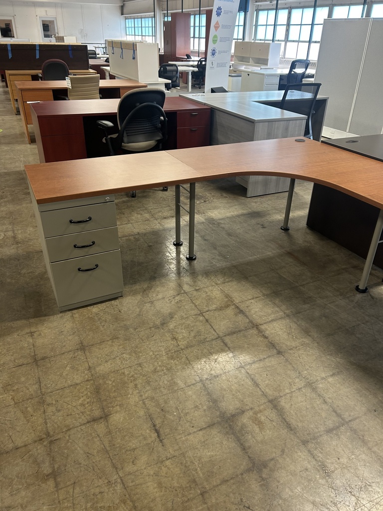 Steelcase 7' x 8.5' (24"d) Dbl Ped L Shape - Light Cherry