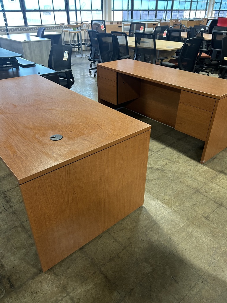 36x72 Hon Dbl Ped w/Matching Dbl Ped Credenza - Oak