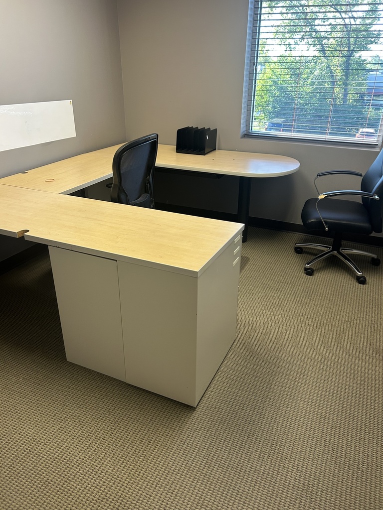 72x102 Knoll U-Shape D-Top w/Dbl Ped Credenza