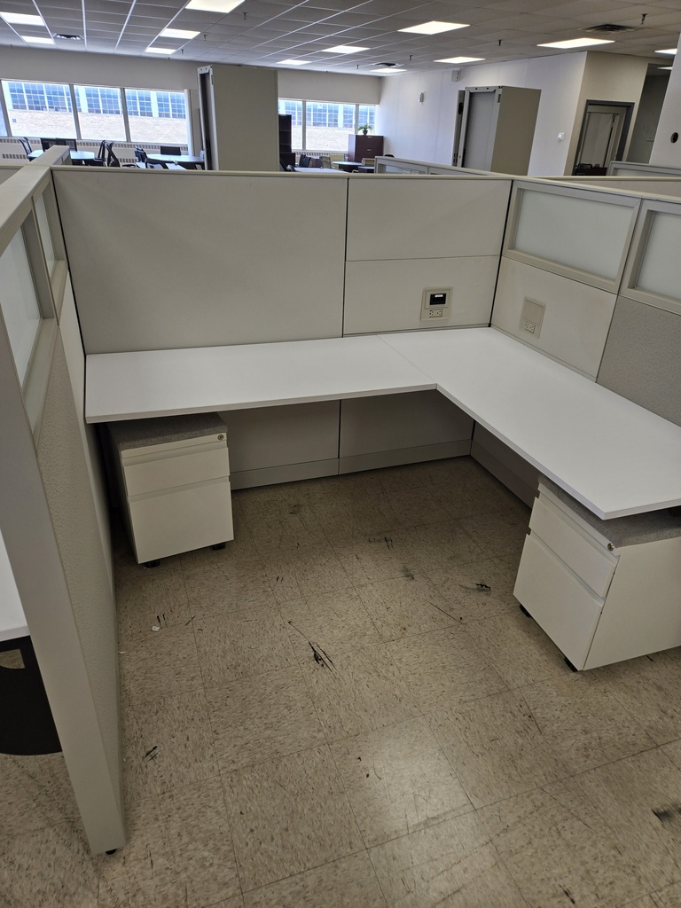 Steelcase Answer 5 1/2 x6' - 52" tall 1 ped