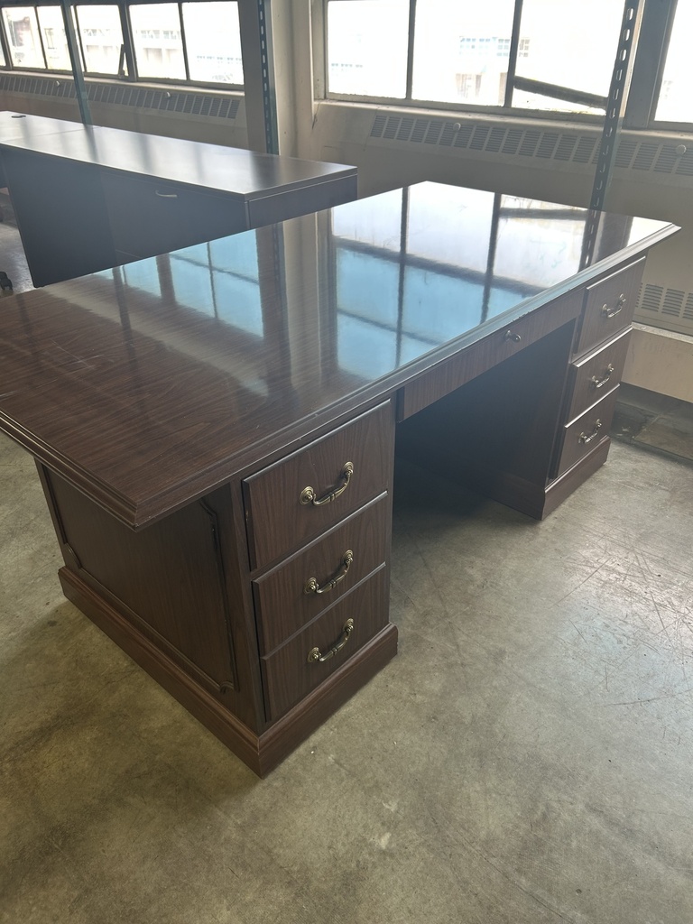 36x72 Traditional RH L Desk Dbl Ped w/Matching Credenza - 