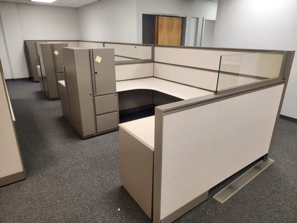 Kimball xcite Workstation, 6' x 8' nuetral color