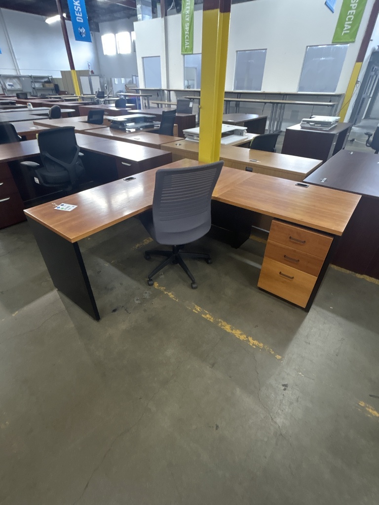 RH Single Ped L-Desk Maple Top w/Black Sides 