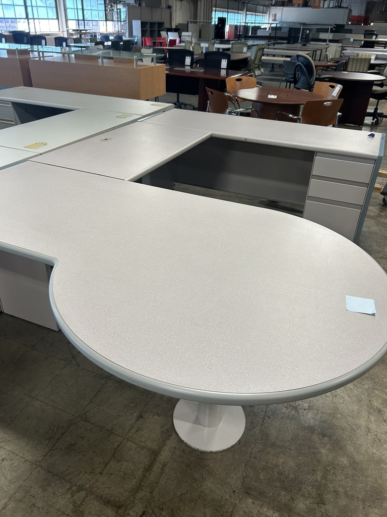 "P" Top Off White U Desk w/Single Ped 