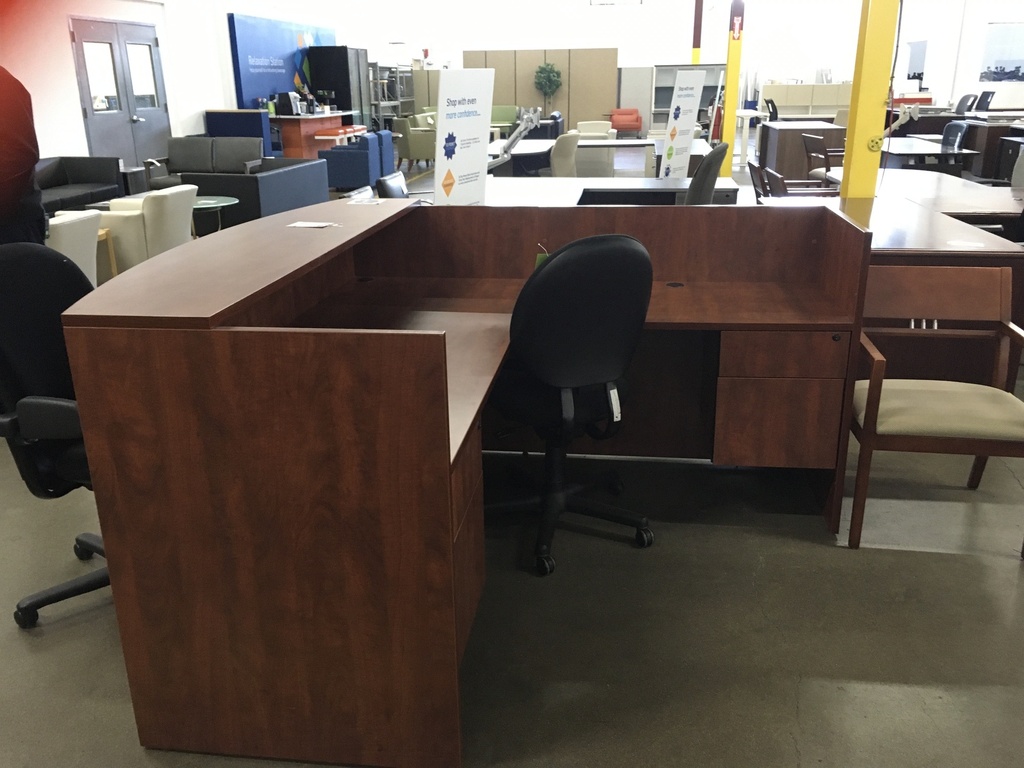 30X72 Reception Desk RH (Cherry) 