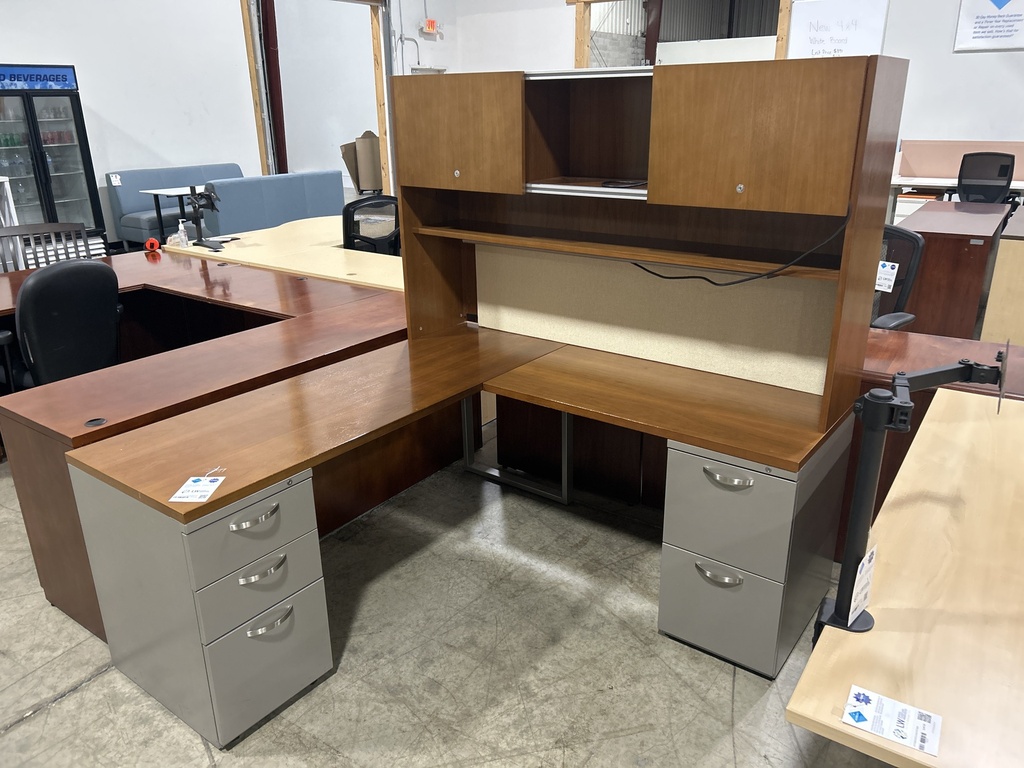 Herman Miller 66x66 L Shape, RH Dbl ped Desk - Walnut Top, Silver Metal Base w/Hutch  