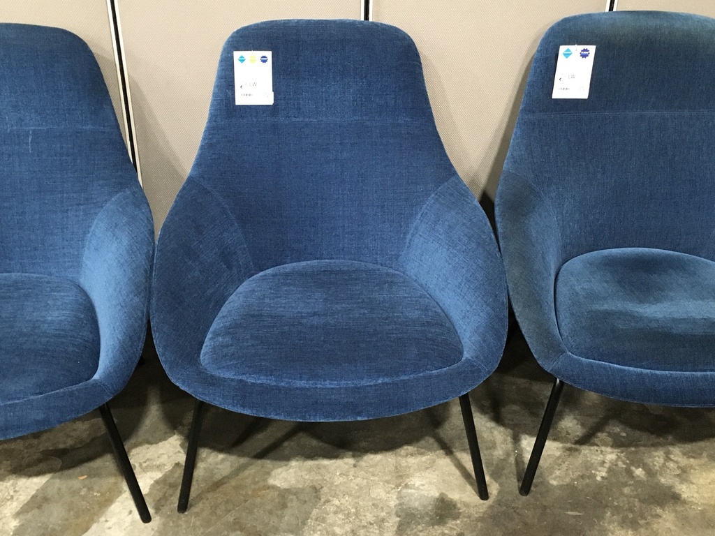 Herman Miller Naught One Finn Lounge Blue Reception chairs