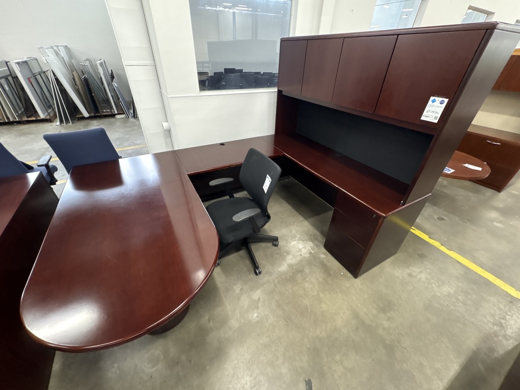 U-Group 36x72 RH D-Top w/Hutch (Mahogany)