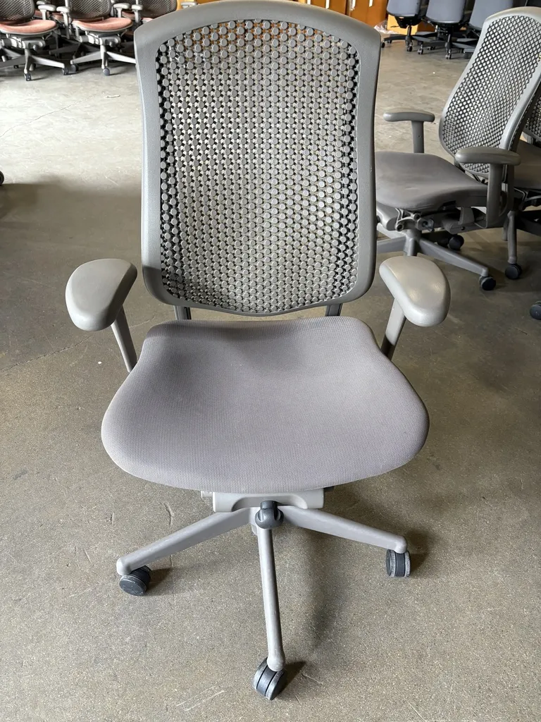 Herman Miller V1 Celle Conference Chair Greige MESH Seat, FIXED arms 