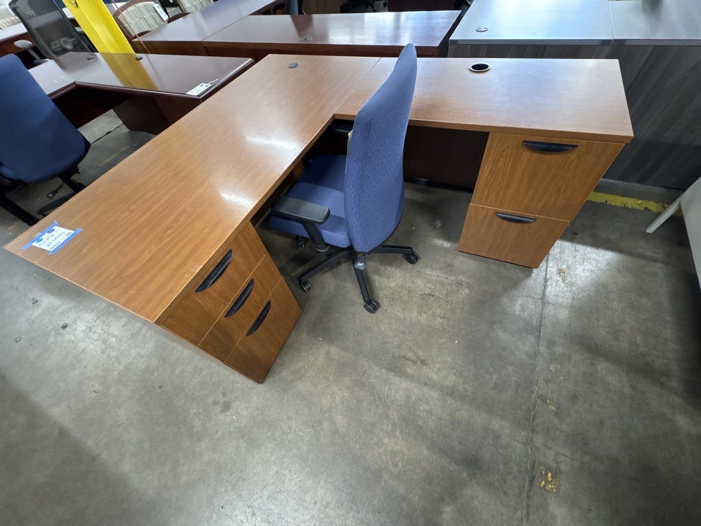 30x66 L-Desk DP (RH) Chestnut 