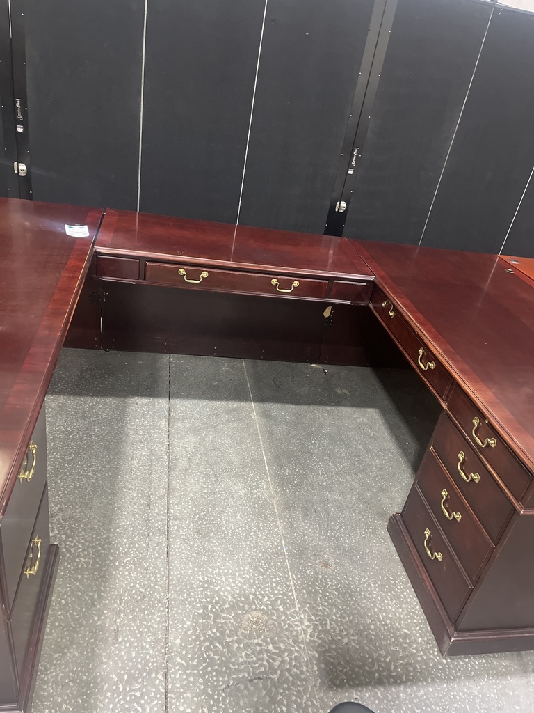 72"x104" (LH) Traditional U-Group w/78" Credenza (Mahogany) 