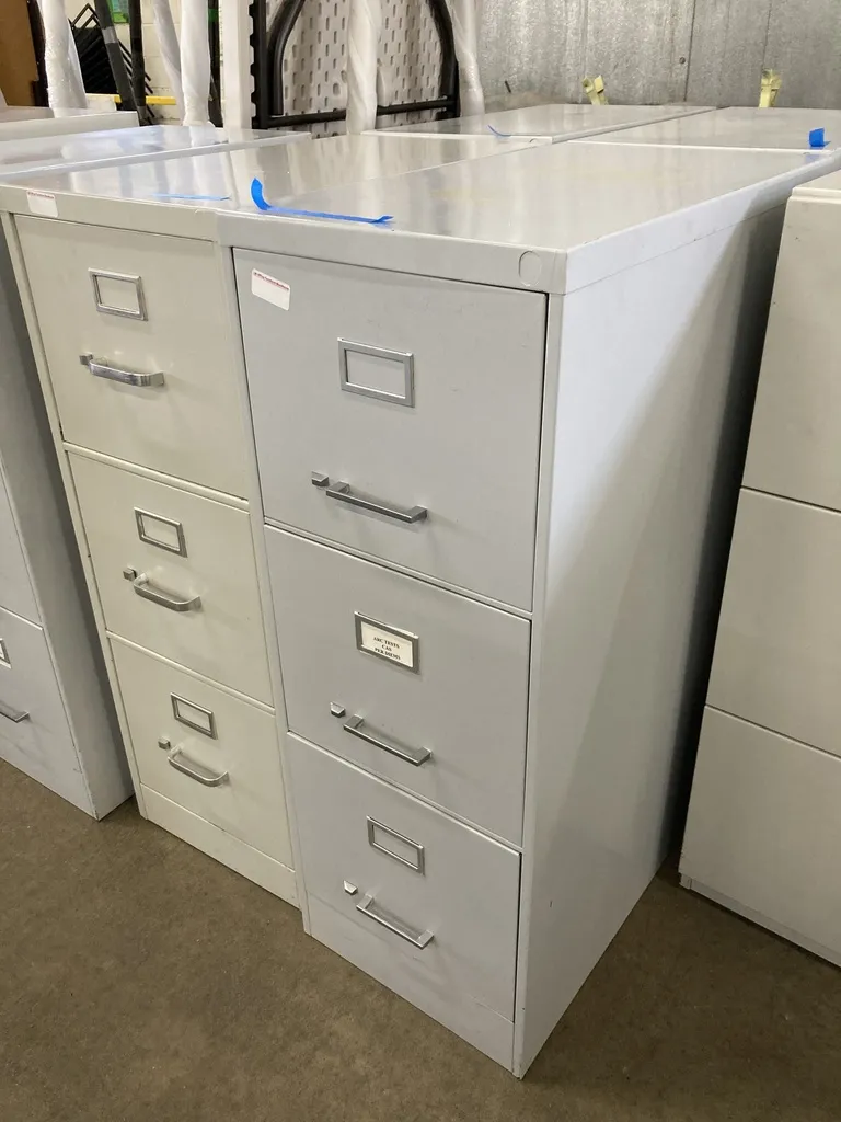 Steelcase 3 Dr Vertical file, light grey, Letter