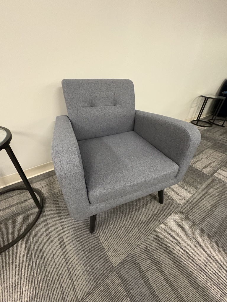 Gray arm chair with tufted fabric 