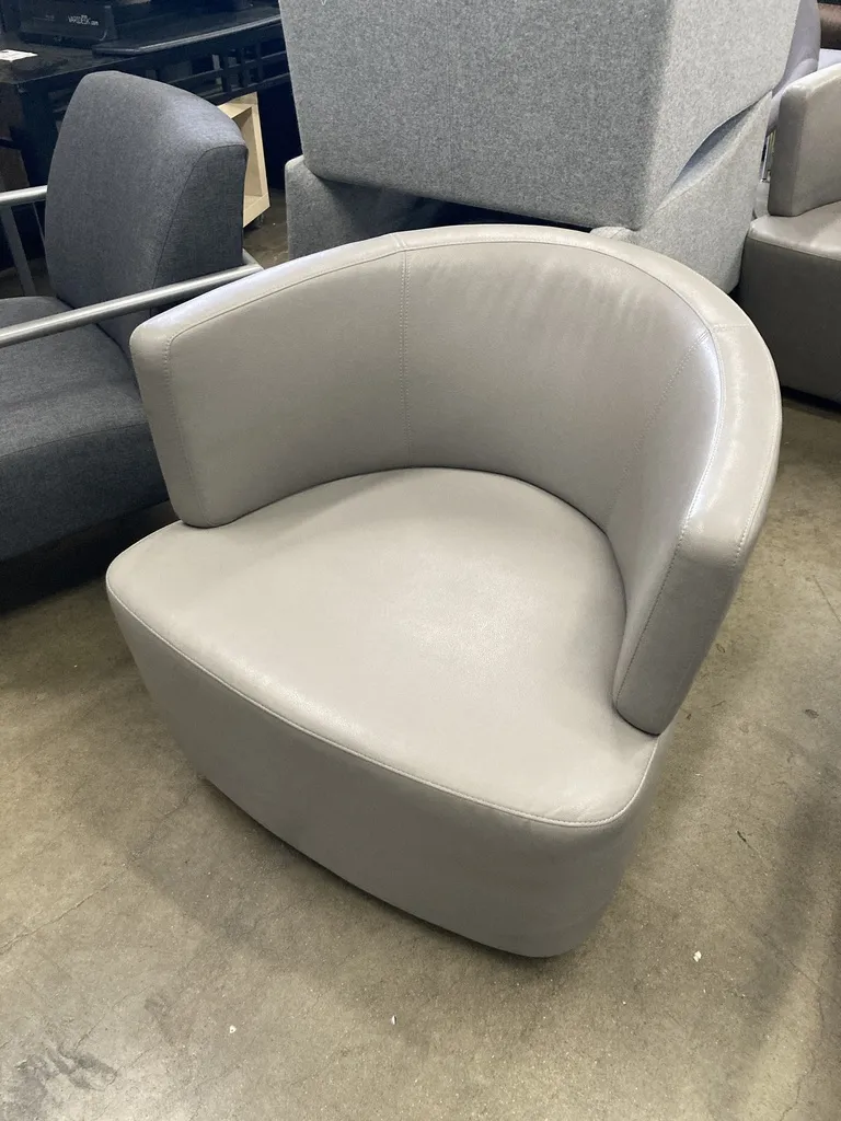 Coalesse Swivel Arm Chair, Griege Vinyl 