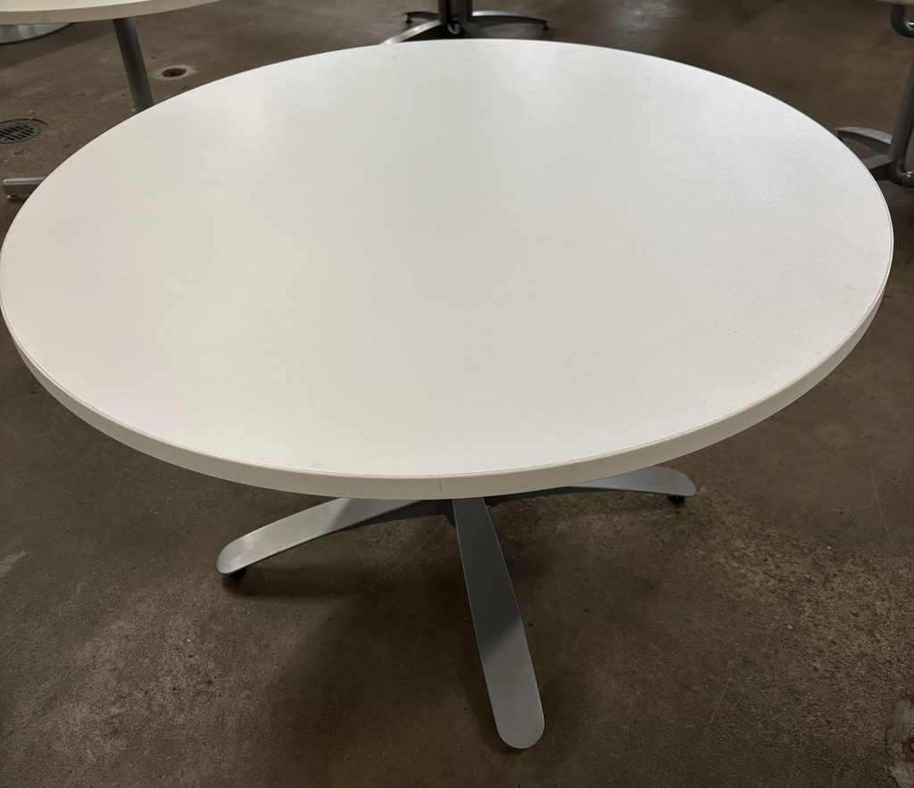 48" Round Table, Beige Laminate, beige pvc edge, silver Vela x-base VERSTEEL