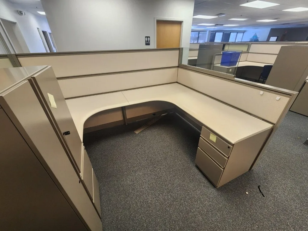 Kimball xcite Workstation, 6' x 8' nuetral color