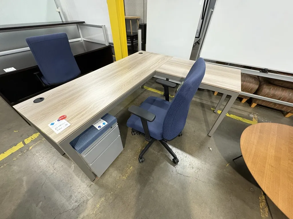 Industrial (RH) L-Desk 72" x 60", no peds