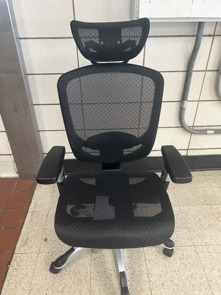 Hyken mesh chair with head rest