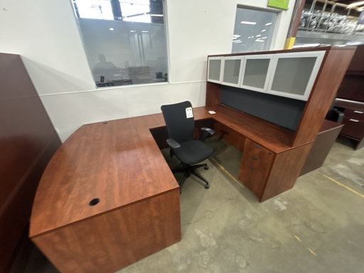 Bowfront Cherry RH U-group Dbl Ped w/Hutch