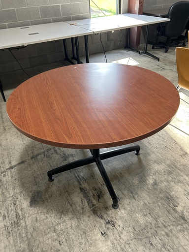 42" Round Table- Cherry w/ Black Base