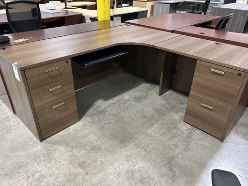 72x72 Walnut RH Double Ped Desk