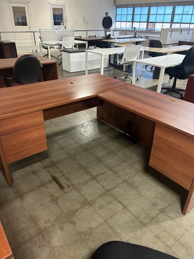 66" x 30" x 78" RH L Desk -Dbl Ped- Cherry