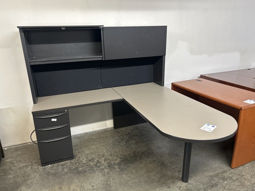 72x72 D-Top LH Haworth Desk w/ Hutch