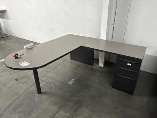 72x72 Haworth D-Top Desk
