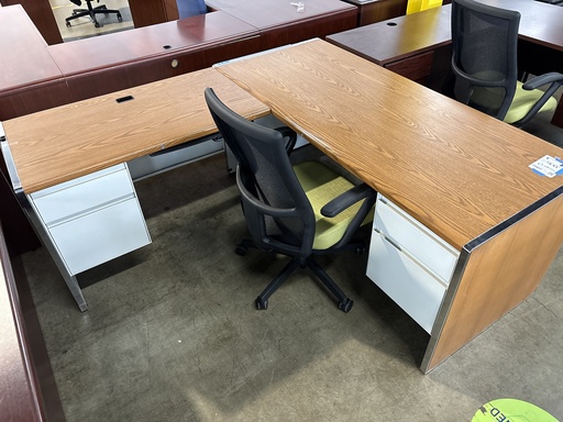  30x70 Steelcase 9000 L-Desk DP (LH) Oak