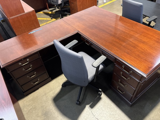 36X72 Traditional L-Desk LH (Mahogany)