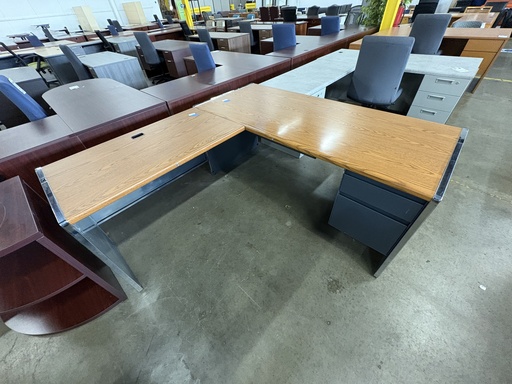 30x70 Steelcase 9000 L-Desk  (LH) Oak, single ped