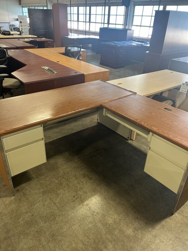 30x70 Steelcase 9000 L-Desk DP (RH) Oak