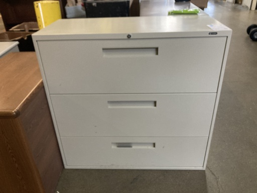 Global 42" 3 Dr Lareral File (Putty)