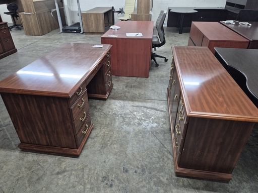 30x60 Dbl Ped Traditional Desk and Credenza Set