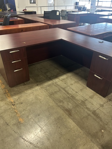72x74 RH L Shape Desk / Dbl Full Ped - Mahogany 