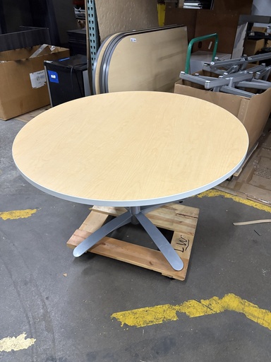 48" Round Table, Maple Laminate, grey pvc edge, silver Vela x-base VERSTEEL