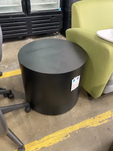 24" Round Lobby Table
