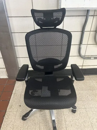 Hyken mesh chair with head rest