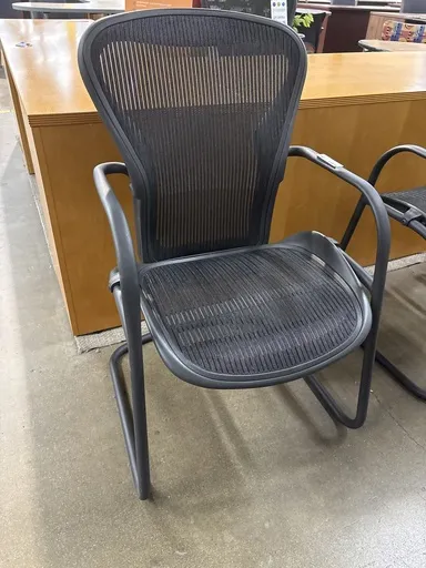 Aeron Size B Guest Chair, Black Frame & Mesh