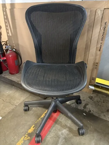 Aeron Size B Black, no Lumbar (ARMLESS)