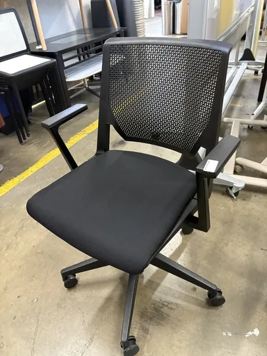 Haworth Very Light Task chair with arms, Black Poly, black base
